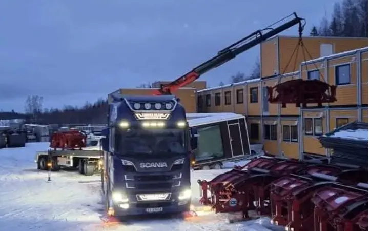 Transport av Mofix-fundamenter på semitrailer
